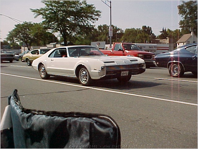 68_olds_toronado.jpg