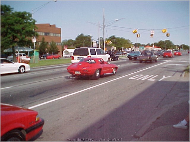 Red_split_window_vette.jpg